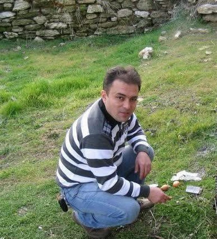 Bir işçi işyerinde iple asılı bulundu