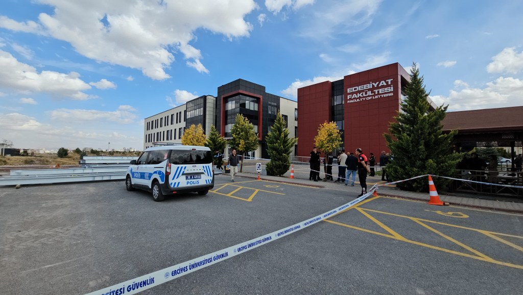 Fakülte önünde eski eşini öldüren sanık hakim karşısında