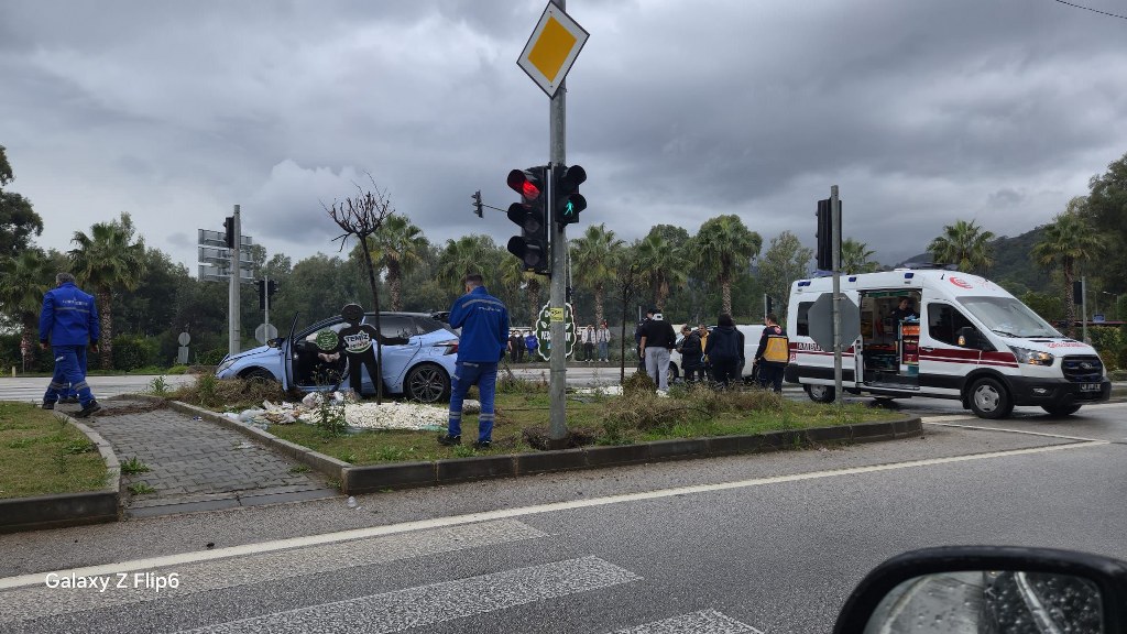 Göcek Işıklarında Kaza: 2 Yaralı