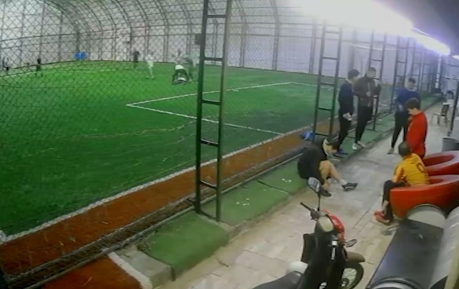 Halı sahada kalp krizi geçiren öğretmen öldü