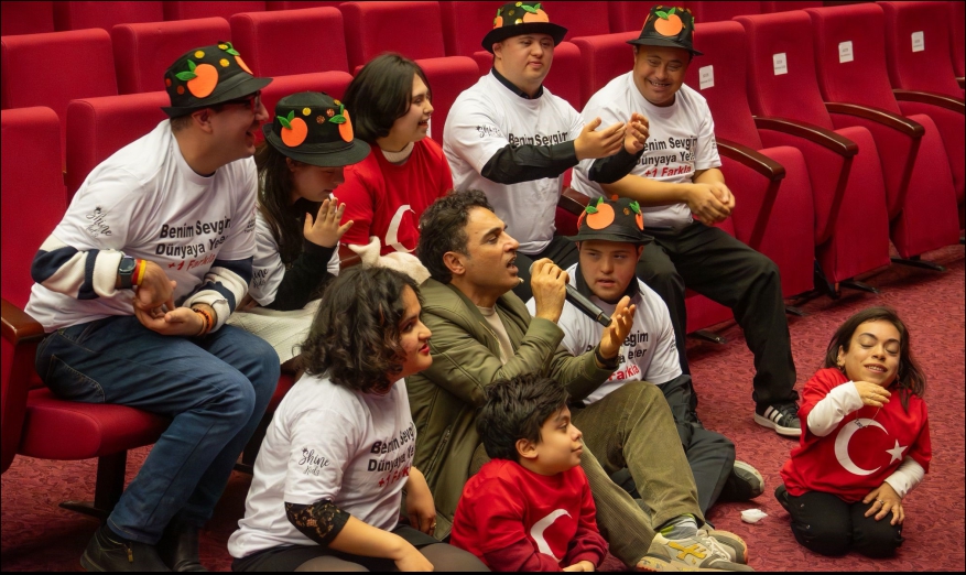 Çocuklar sanatçı Uğur Aslan ile buluştu