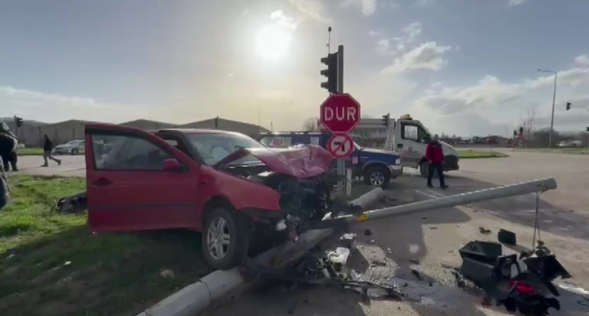 Otomobille ticari araç çarpıştı: 2 yaralı