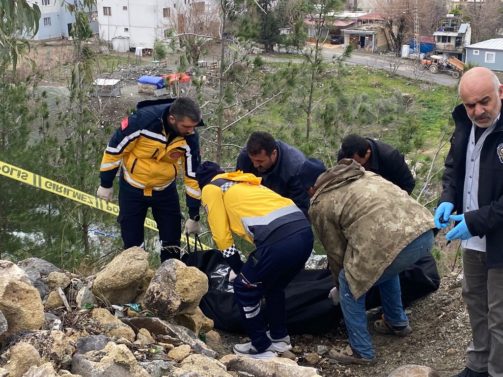 Av tüfeğiyle eski eşini öldürüp, intihar etti