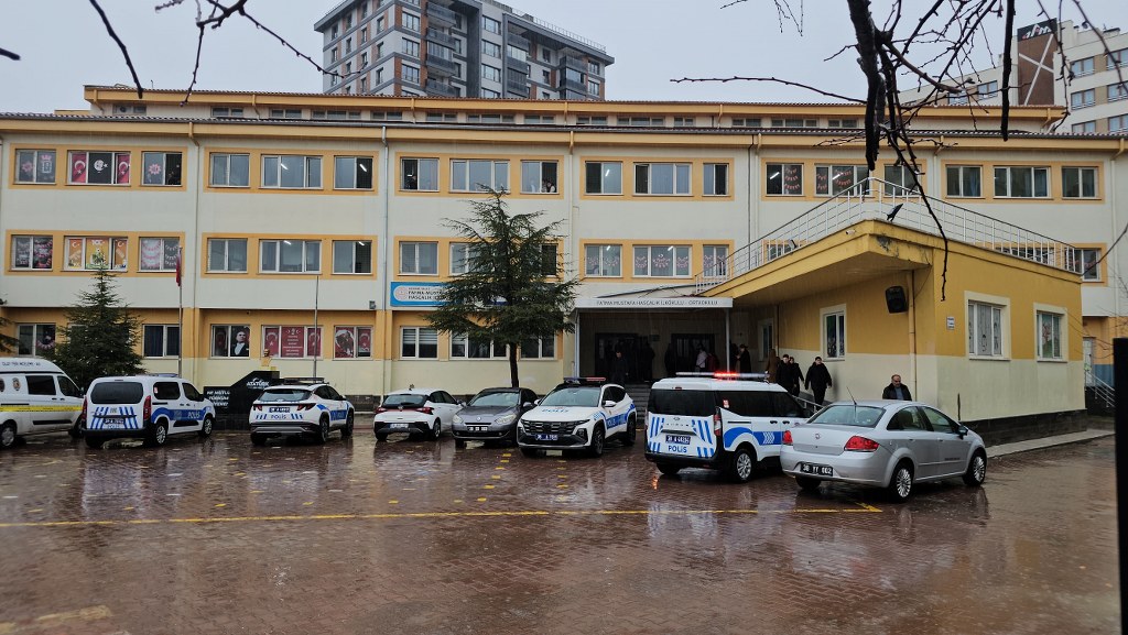 Ortaokulda kavga: 1 öğrenci yaralı