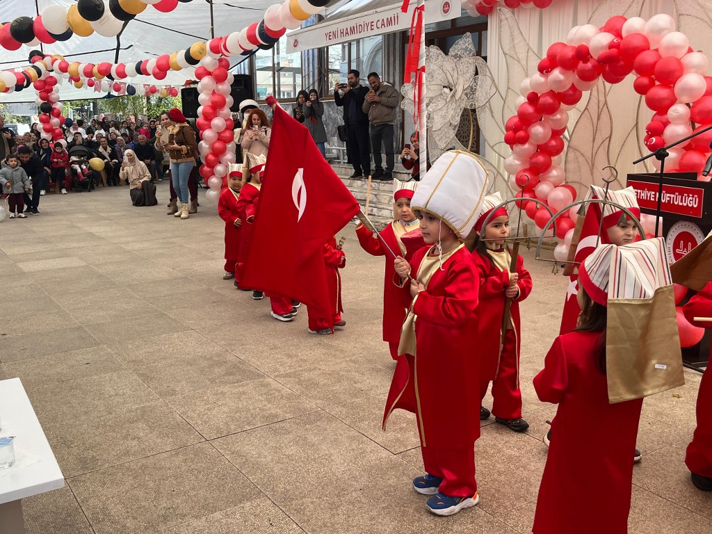 Fethiye’de çocuklar Ramazan şenliğinde 