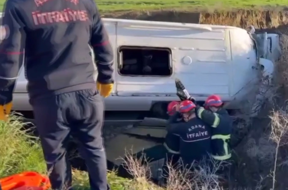 Öğrenci servisi dereye düştü 9 yaralı