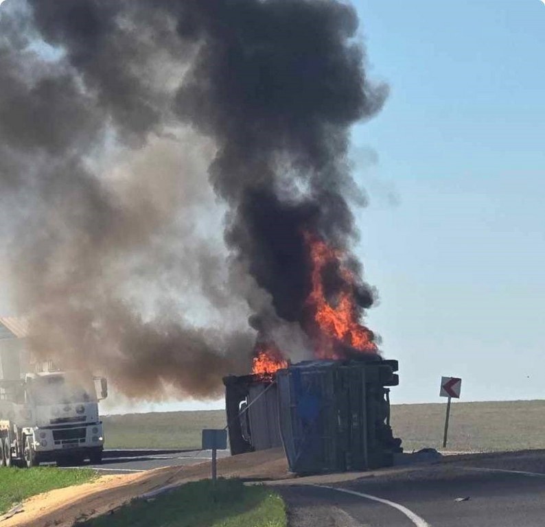 Yanan tırın sürücüsü sinir krizi geçirdi