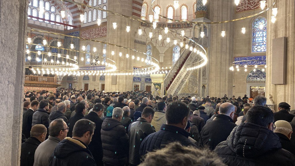 4 yıl aradan sonra Selimiye Camii’nde ilk cuma