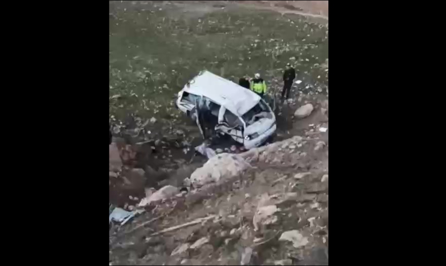 Araç uçuruma yuvarlandı: 3 ağır yaralı