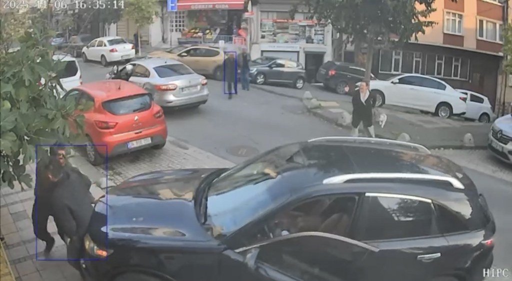 Kendi otomobilinin altında kalarak yaralandı