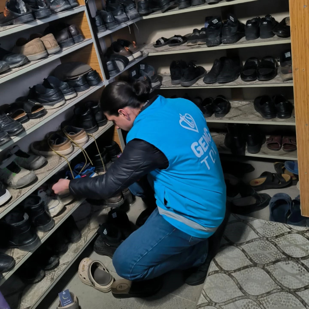 Çocuklara teravih sürprizi: Ayakkabılarda çikolata