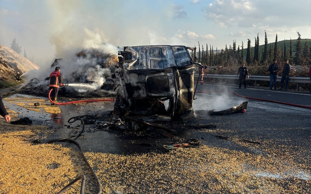 İki tır çarpıştı: 1 ölü, 1 yaralı