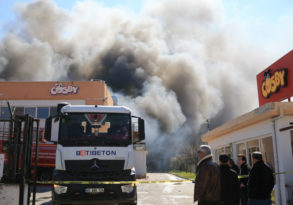 Şekerleme fabrikasında yangın çıktı
