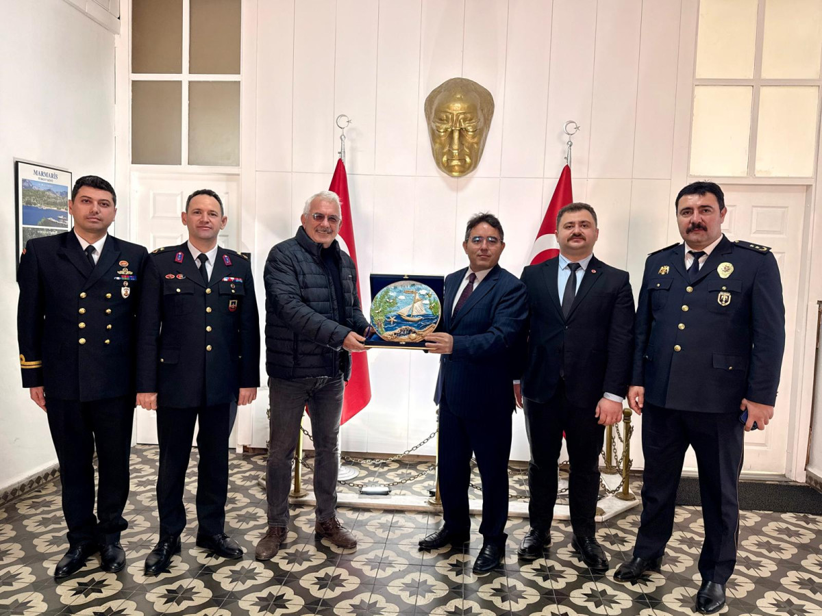 Marmaris Kaymakamı Kaya'dan çevre gönüllüsüne takdir belgesi