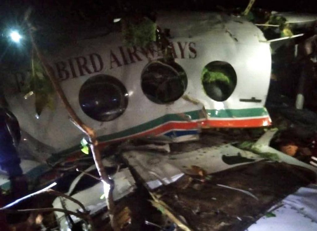 7 kişinin bulunduğu ambulans uçak düştü