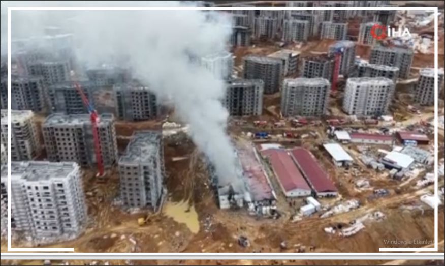 Çok sayıda işçi konteyneri alevlere teslim oldu