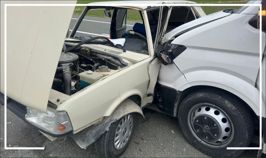 Minibüs ile Tofaş çarpıştı: 4 yaralı