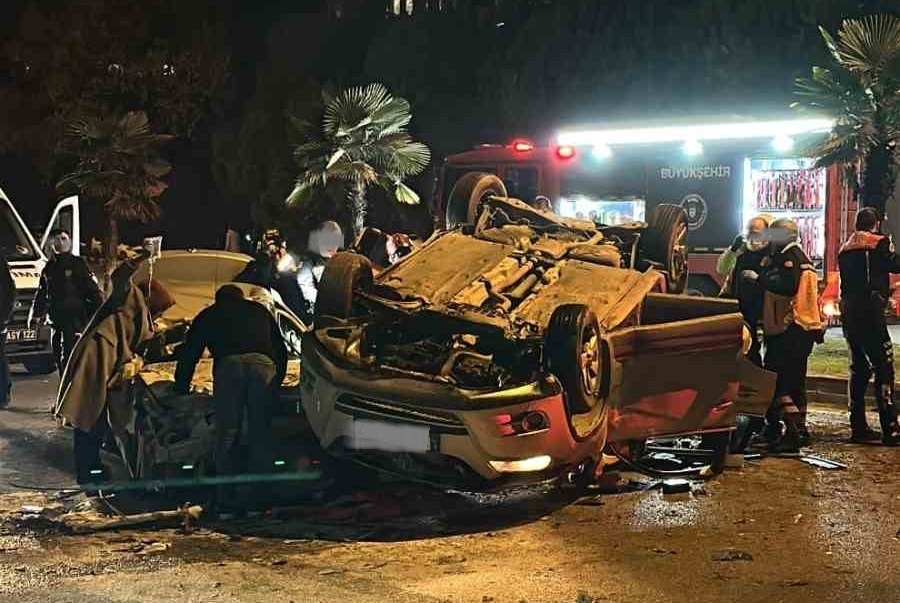 Kafa kafaya çarpıştılar: 1 ölü, 4 yaralı