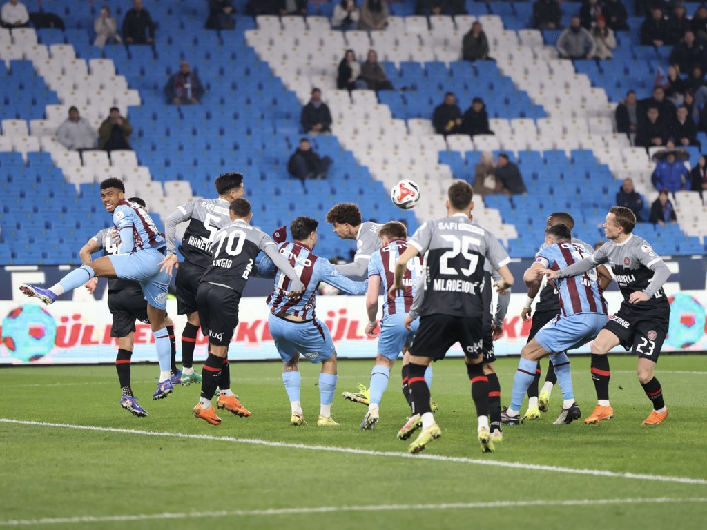 Trabzonspor 3 puanı 3 golle aldı