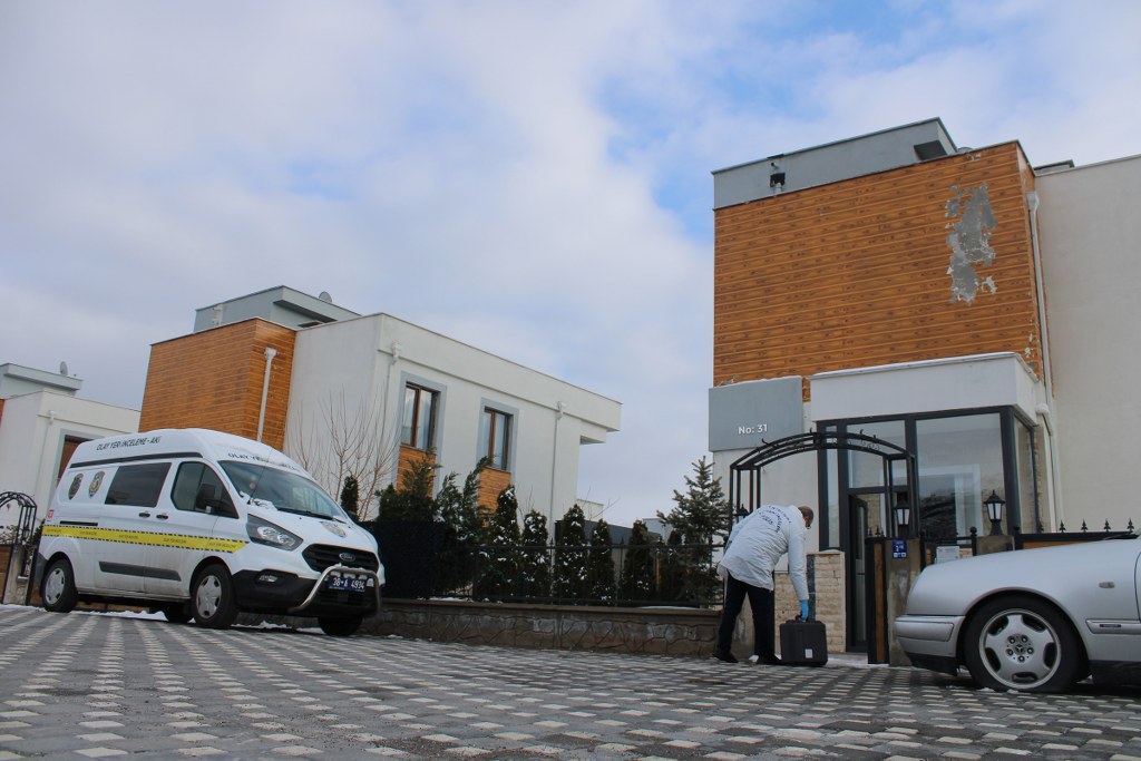 Eski ve yeni erkek arkadaşlar arasında bıçaklı kavga: 1 yaralı