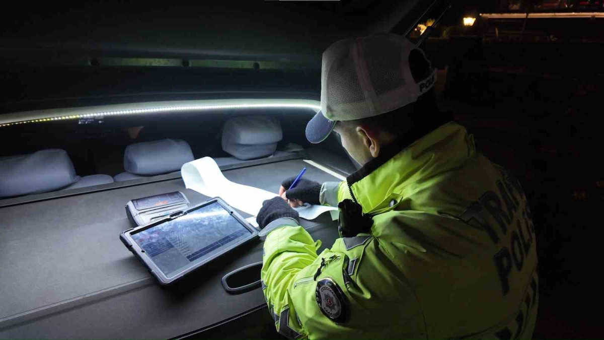 182 bin 719 para cezası, ehliyetine el kondu, aracı trafikten men edildi