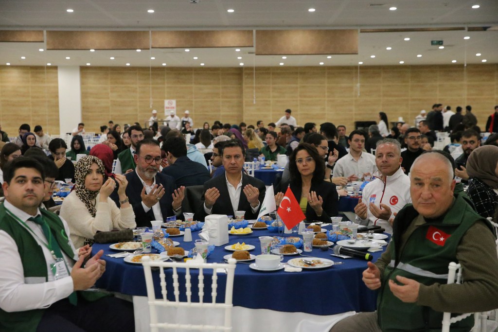 Yeşilay gönüllüleri iftarda buluştu