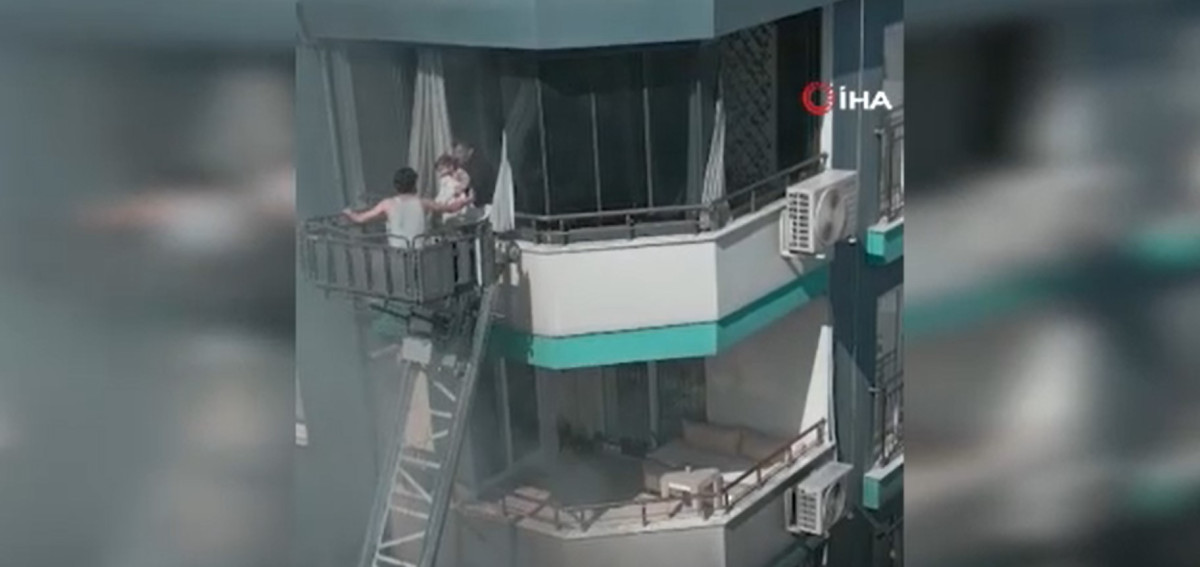 Yangında mahsur kalan bebek ve babasını yük asansörüyle kurtardı