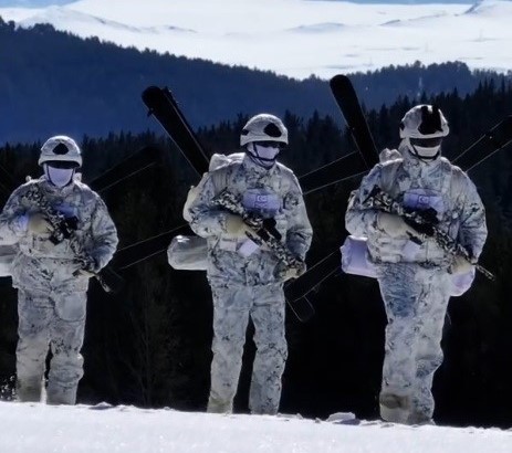 MSB komandoların Sarıkamış'ta dondurucu soğuktaki tatbikatını paylaştı