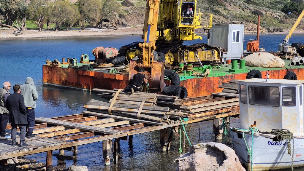 Bodrum'da iskelelerin yıkımına başlandı