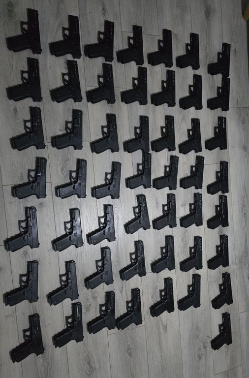 Evinden ve aracından 50 tabanca çıktı