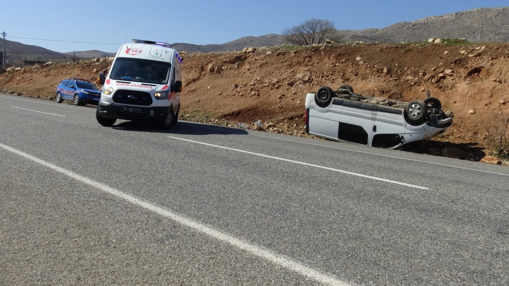 Minibüs takla attı: 1 yaralı