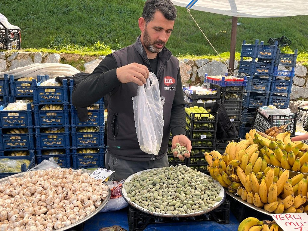 Datça Bademi, Yatağan’daki pazar tezgahlarında 1000 TL