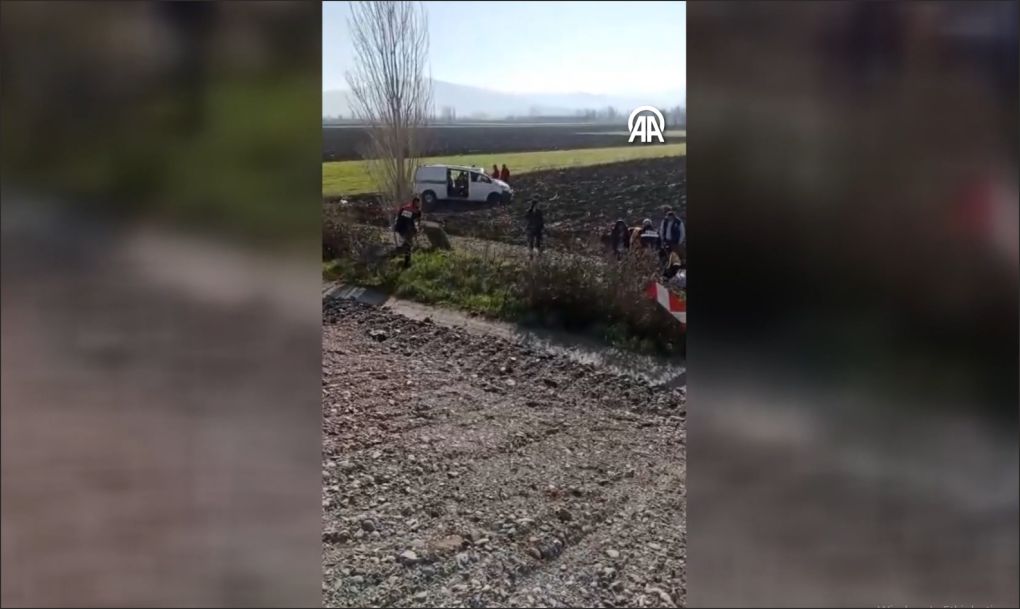 Panelvan tarlaya uçtu: 8 yaralı