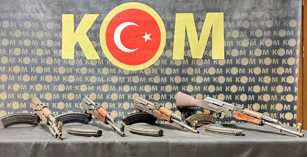 Kalaşnikof kaçakçılığında: 4 kişi tutuklandı