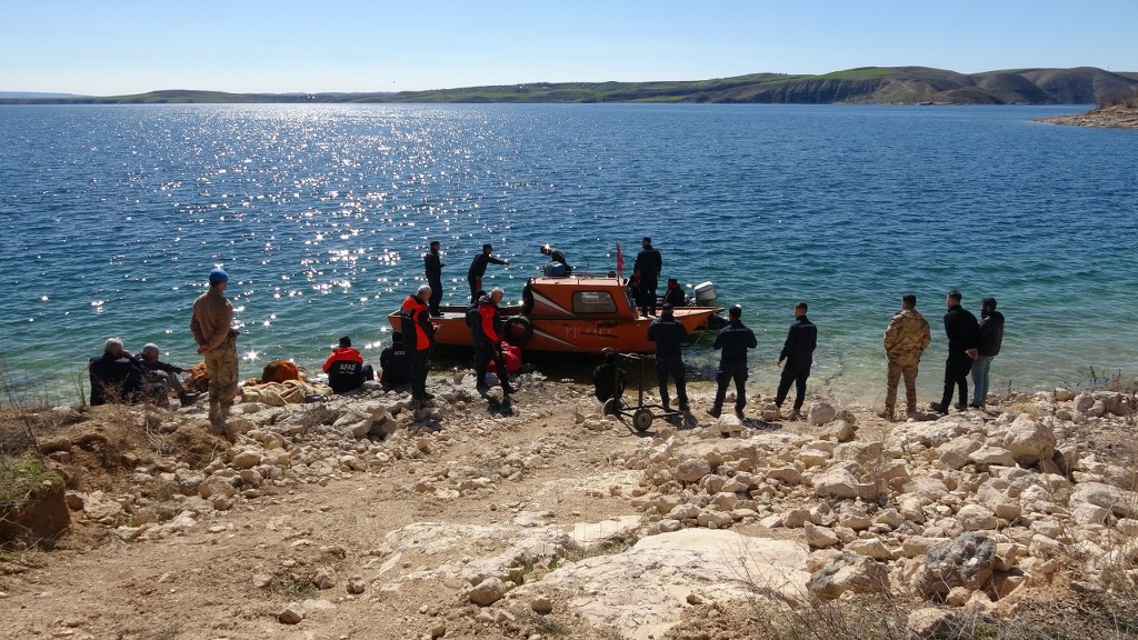 İmha edilmiş füzenin parçaları aranıyor