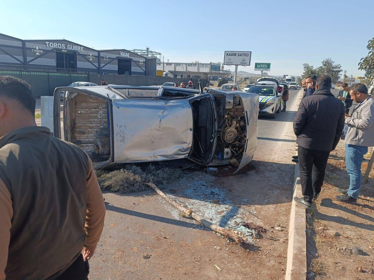 Otomobil devrildi: 3 yaralı