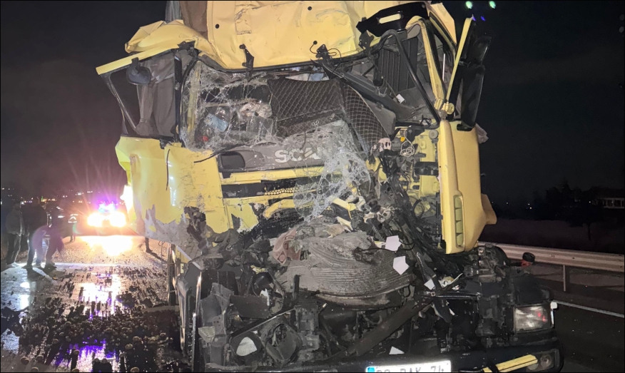 Kamyon tıra arkadan çarptı: 1 yaralı