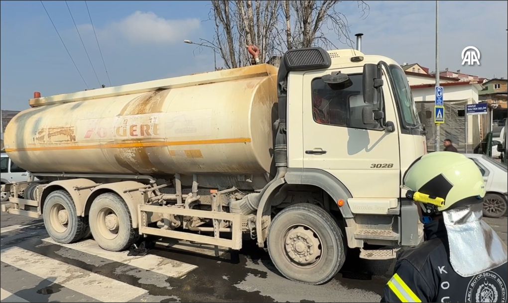 Su tankerinin çarptığı yaya ağır yaralandı