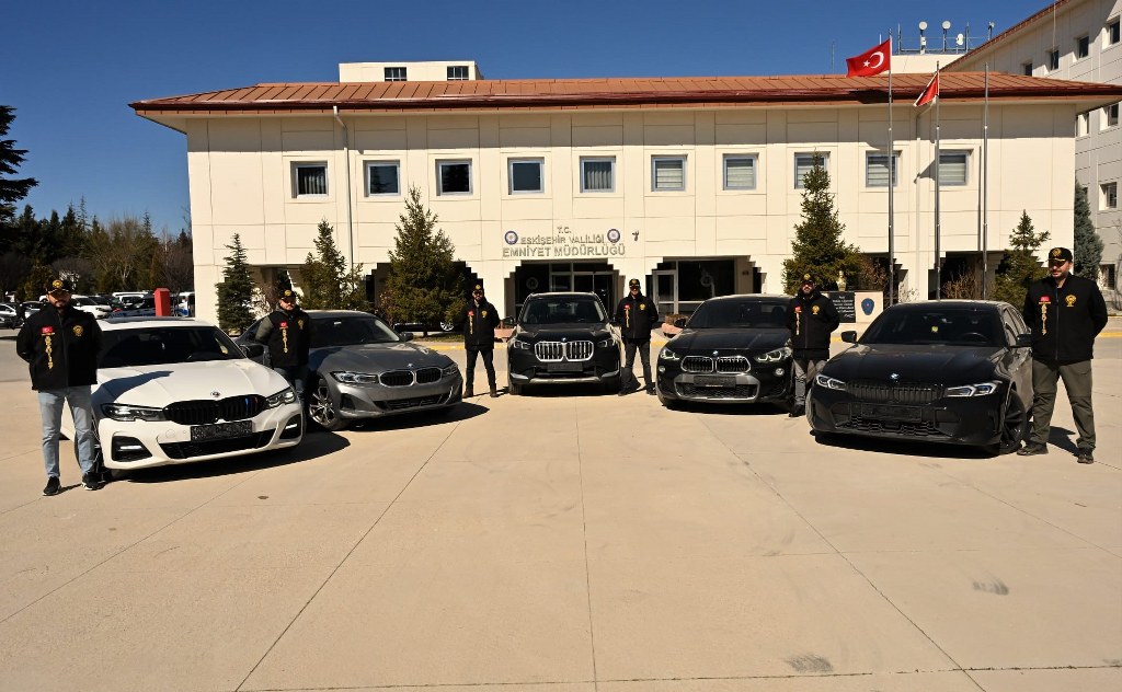 Oto hırsızlığı çetesi çökertildi: 11 gözaltı