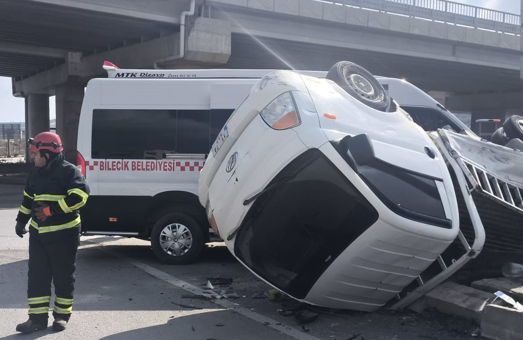 Kırmızı ışık ihlali 9 kişi yaralandı