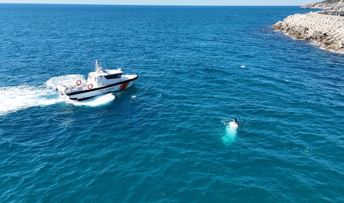 Balıkçı teknesi battı: 3 kişi son anda kurtuldu