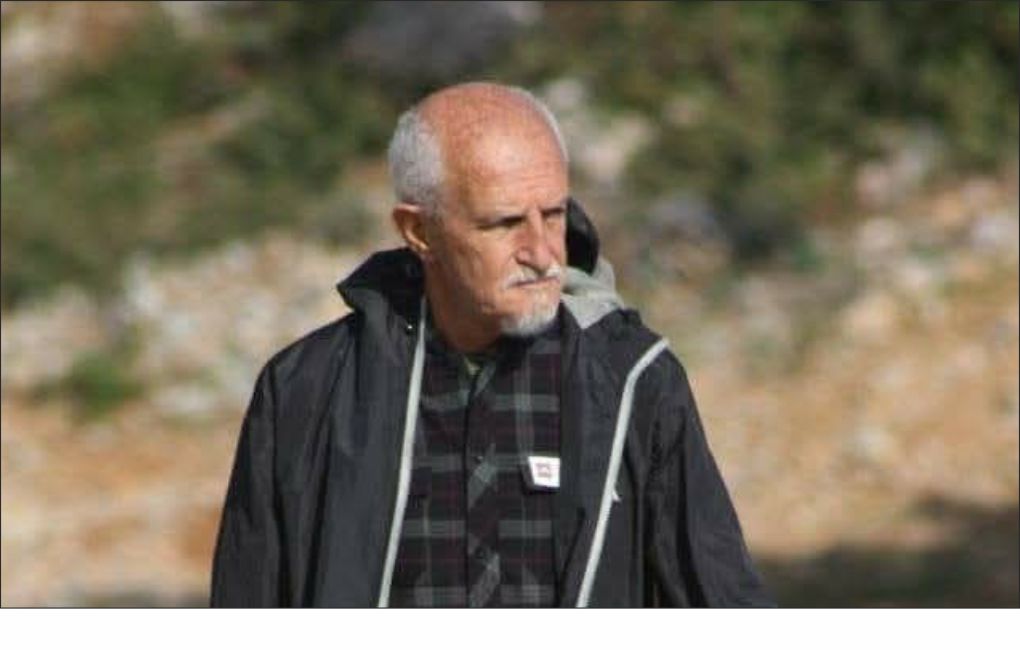 Sitede merdivenden düşerek yaşamını yitirdi