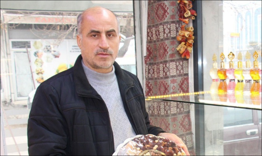 Oğlu tarafından bıçaklanarak öldürüldü