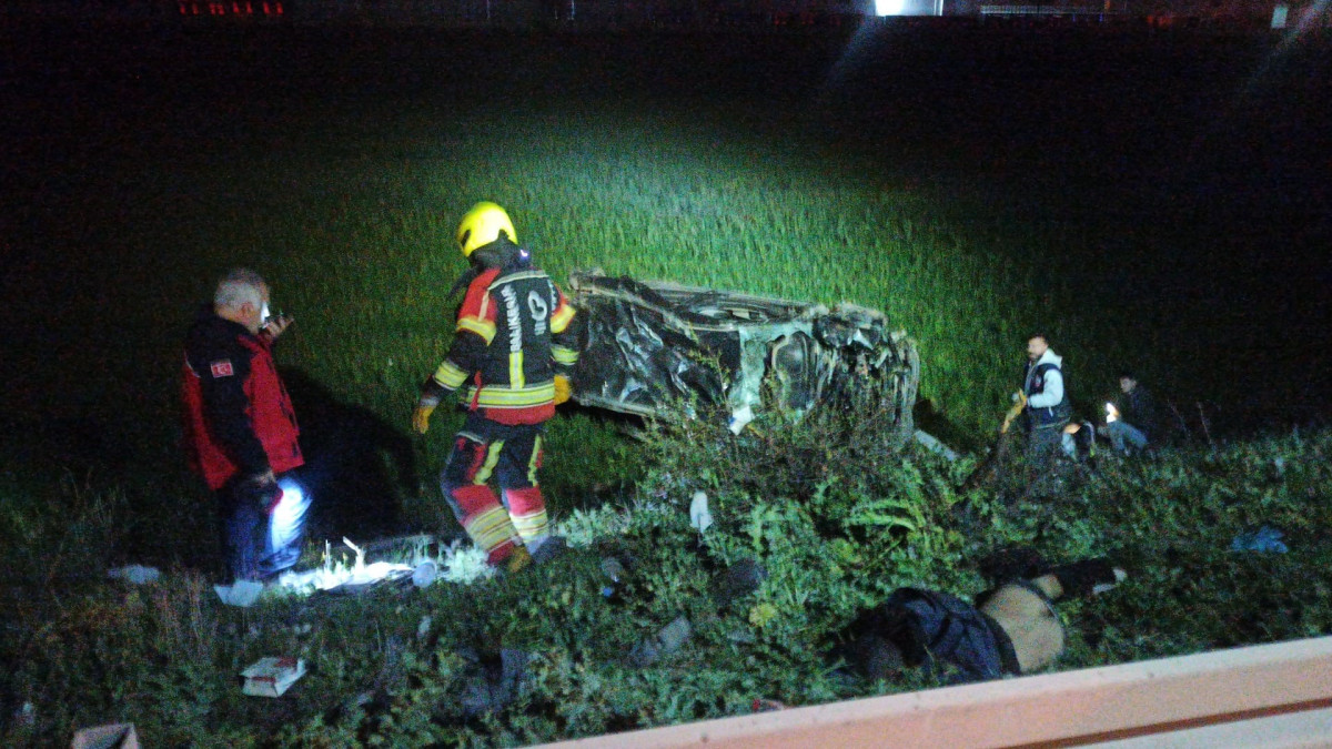 Otomobil şarampole uçtu: 1 ölü, 5 yaralı