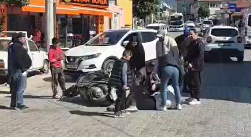 Motosiklet ile otomobil çarpıştı: 1 yaralı