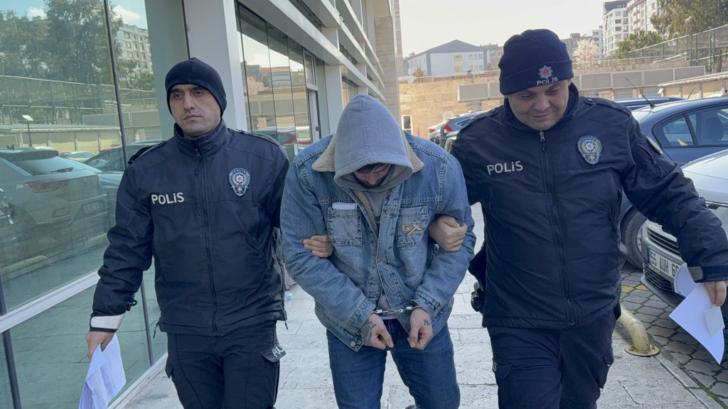  Yanlış kişiyi darbeden kafes dövüşçüsü tutuklandı