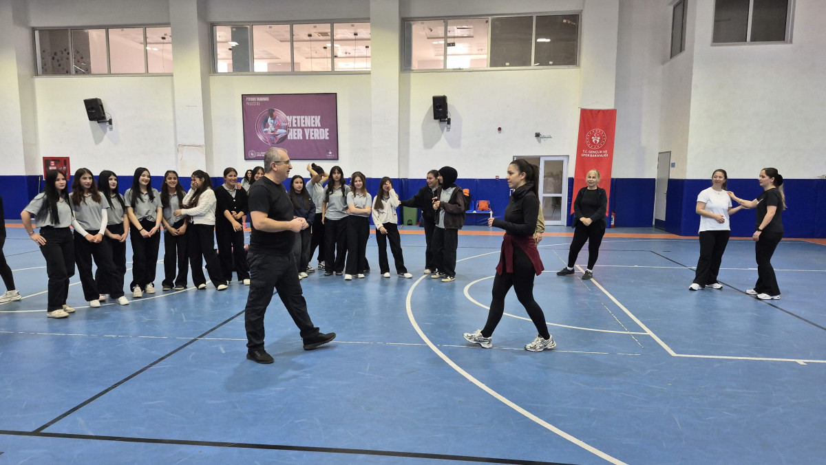 Kadınlara savunma eğitimi verildi