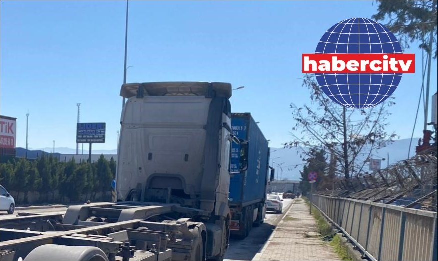  İki tırın arasında ölüm