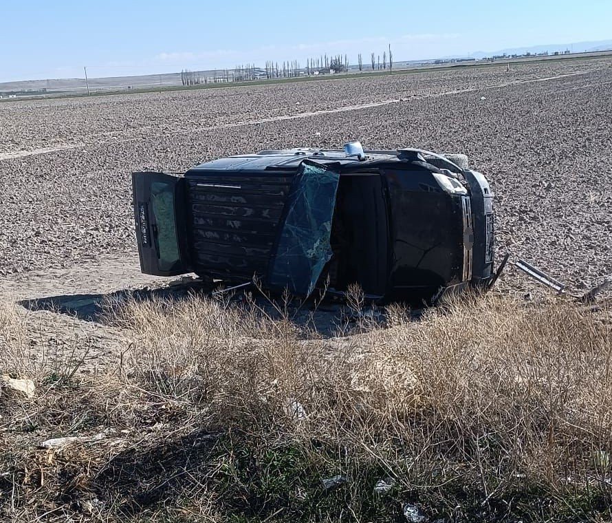 Kamyonet devrildi: 4 yaralı