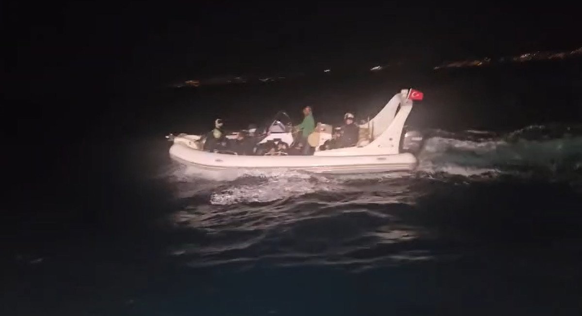 Bodrum açıklarında 21 düzensiz göçmen yakalandı